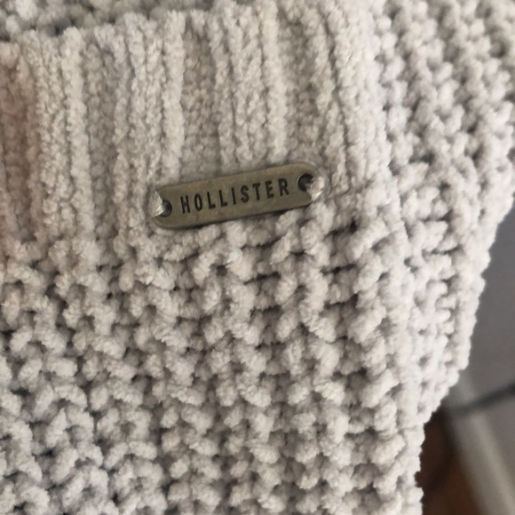 Hollister cardigan size small light grey. - Picture 2 of 3